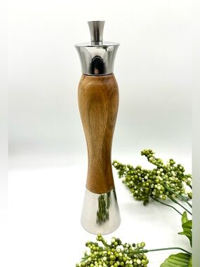 Nambé Peppermill, wooden Shaft, High Quality. 2012 Vintage.